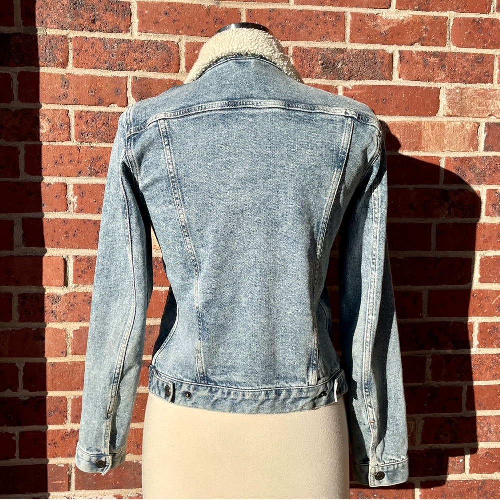 Vintage Gap Sherpa Lined Denim Trucker Jacket Small Blue Jean Rocker Cowboy Coat - Picture 4 of 12